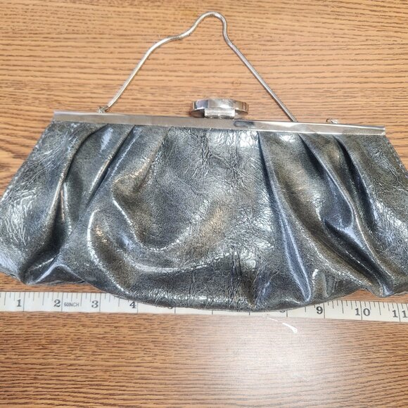 Gorgeous Daisy Fuentes Silver Pewter Jewel Closure Clutch Purse with Chain - Picture 4 of 13